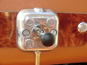 Der Schalter für das elektromagnetische Vorwählgetriebe