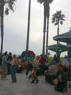 Lustige Leute am Venice Beach