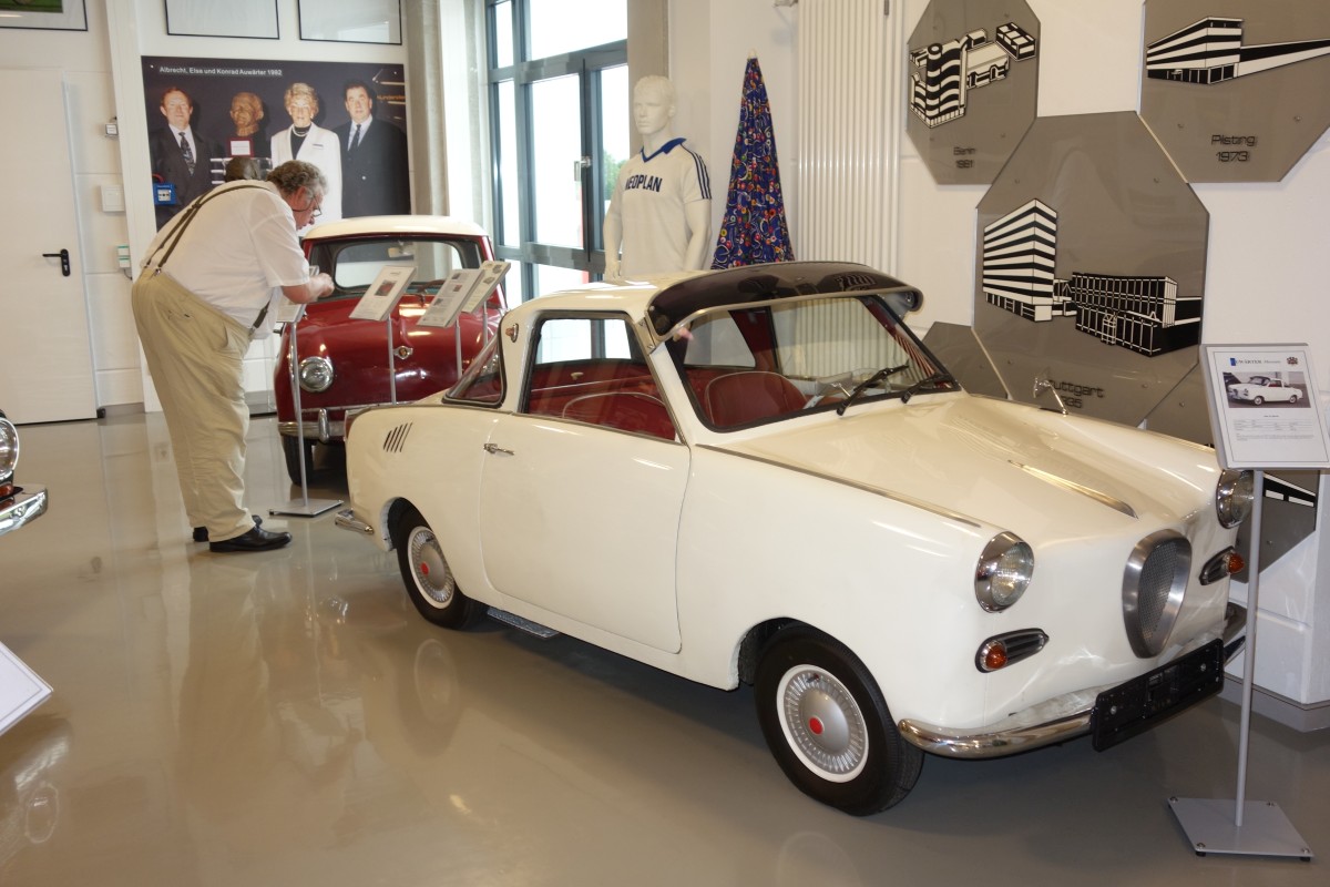 Hinter dem Goggo Coupe steht die älteste bekannte Limousine